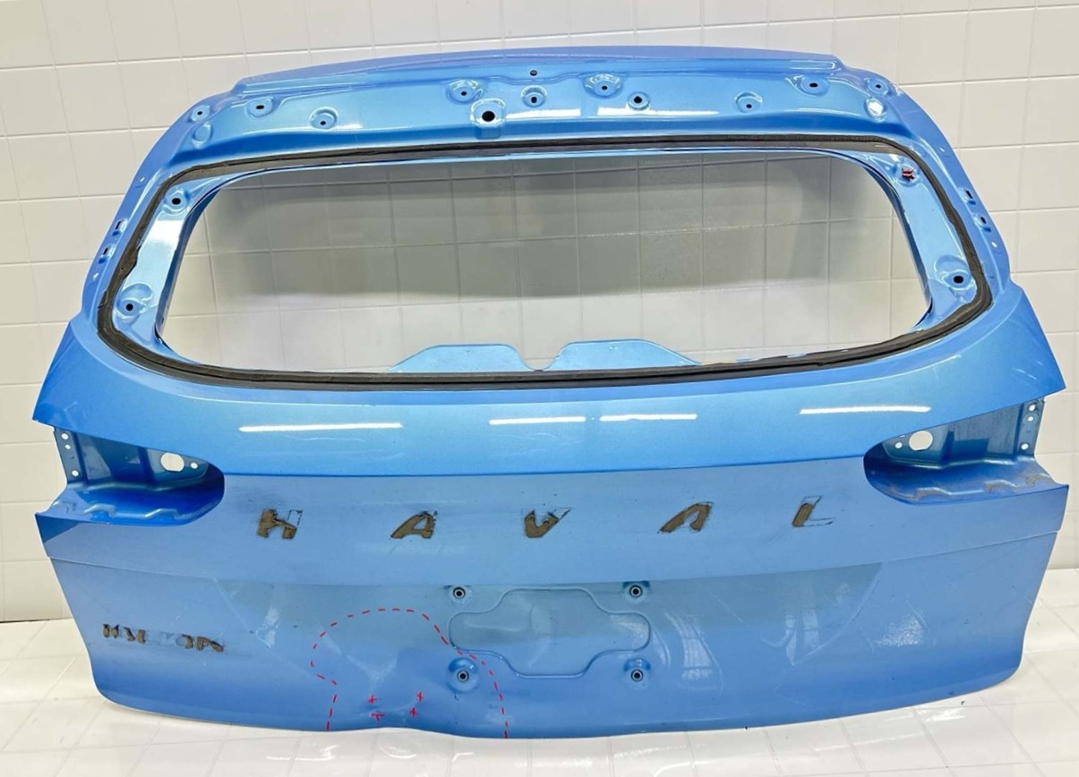 Дверь багажника требует ремонта