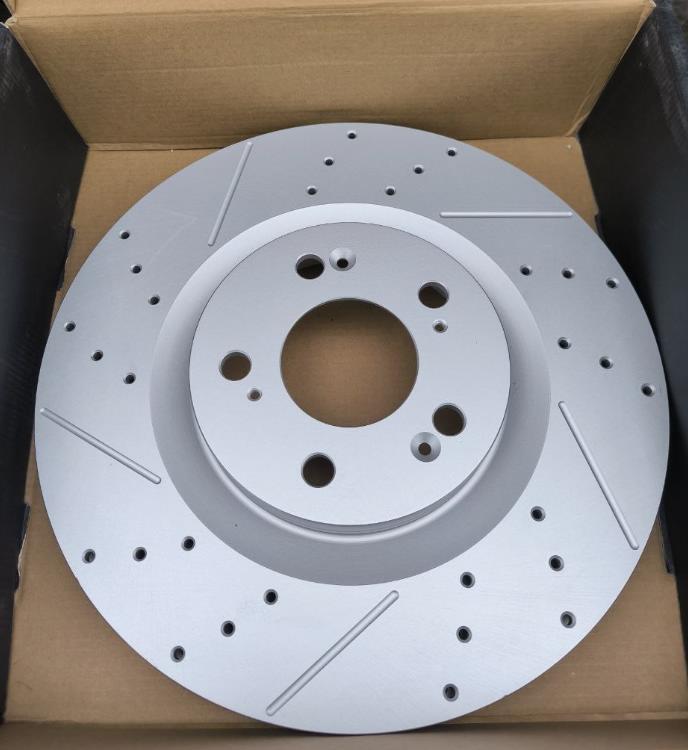 новый перфорированный тормозной диск