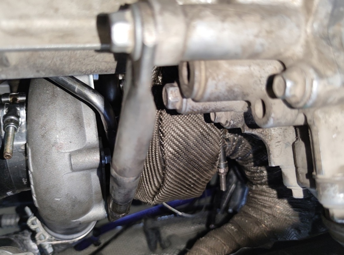 Снятие турбокомпрессора для ремонта в автотехцентре